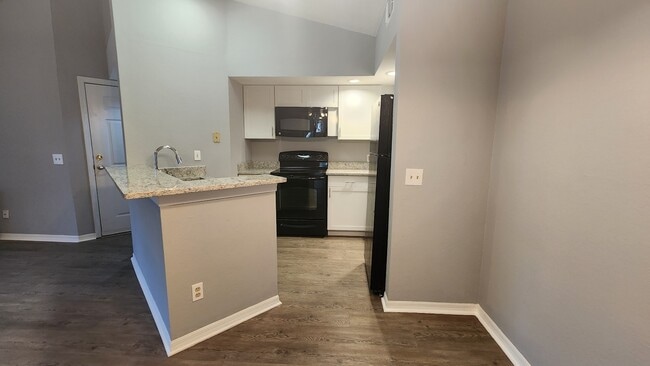 Building Photo - 4540 Commander Dr