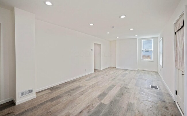 Foto del edificio - 28 S Wheatland Ave