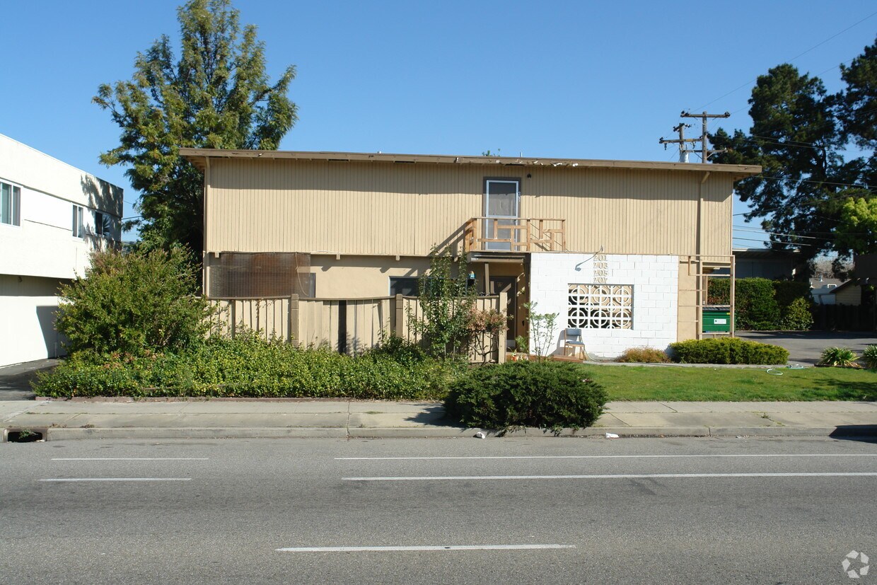 Building Photo - 201 W Hamilton Ave