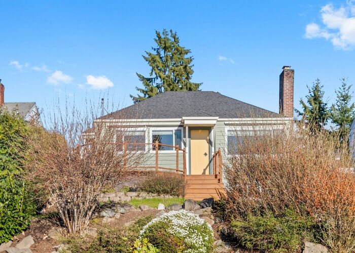 Primary Photo - Sweet Arbor Heights Cape Cod Nest with VIEWS