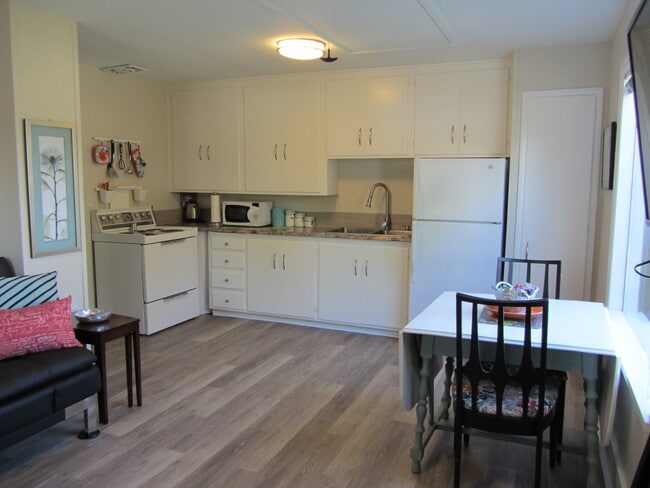 Building Photo - 926 Vassar Ave