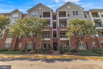 Building - 4852 Eisenhower Ave