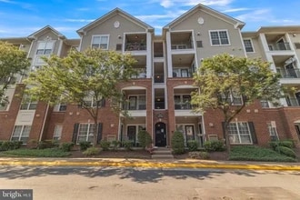 Building - 4852 Eisenhower Ave