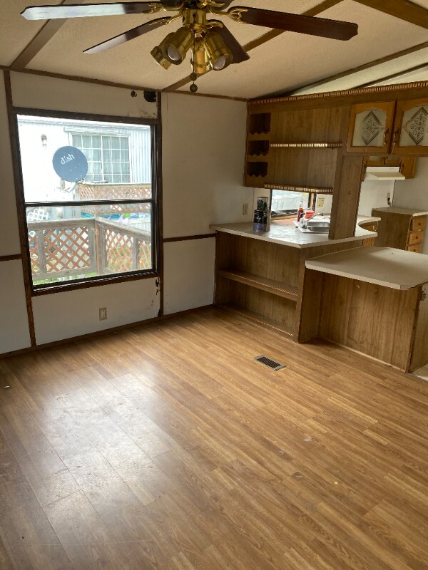Building Photo - 7100 Victory Dr