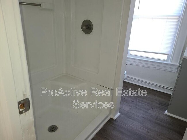 Foto del edificio - 3225 Lyons Ave