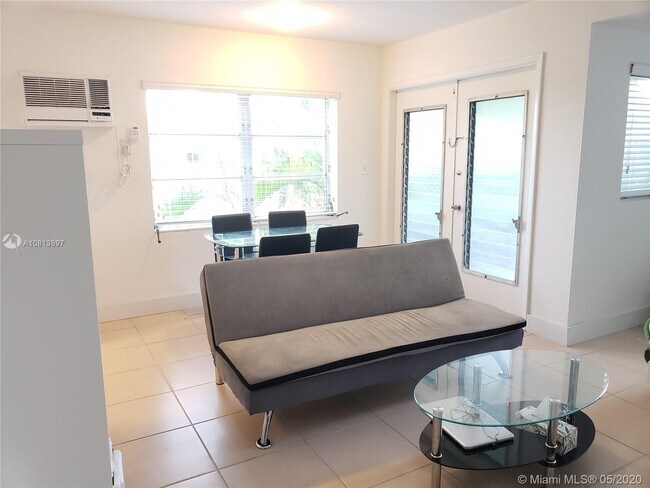 Foto del edificio - 6100 Caballero Blvd