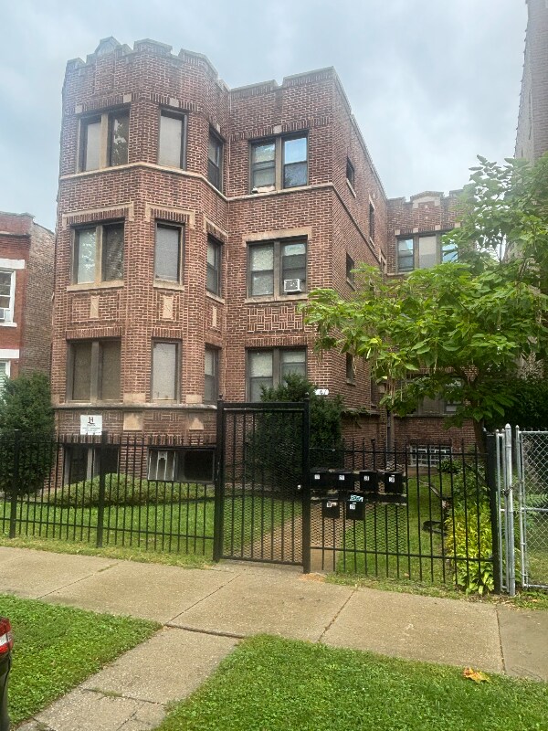 Photo - 6 W 111th Pl (Chicago, IL)