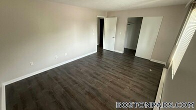 Building Photo - 310 Thompson Rd