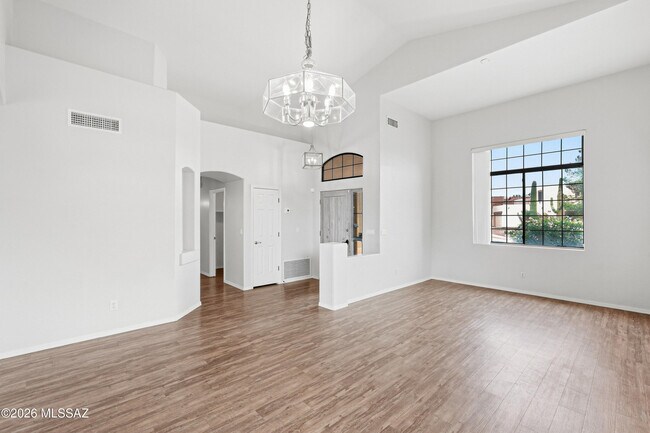 Building Photo - 1342 W Hopbush Way