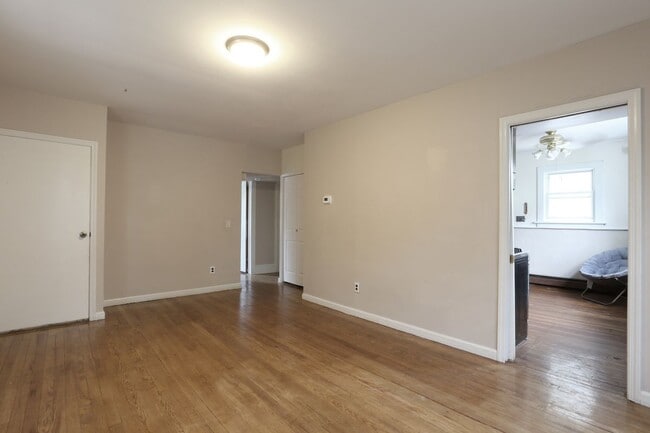 Building Photo - 189 Hawthorne Ave