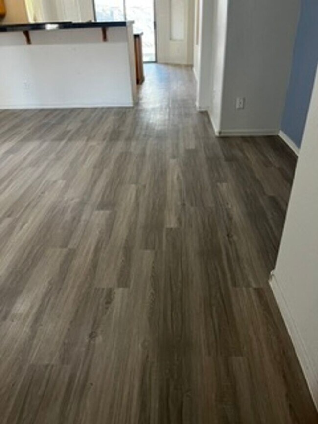 Building Photo - CLEAN~4 BEDROOM~FRESH PAINT~NEW FLOORING