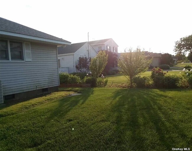 4 Shore Rd, Patchogue, NY 11772 House Rental in Patchogue, NY