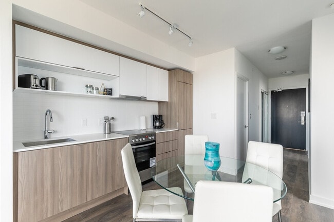 Building Photo - 5 Maitland Pl