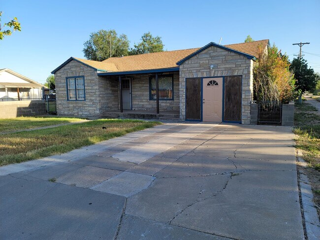 Building Photo - 315 W University Dr