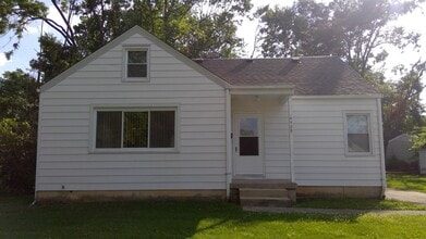 Building Photo - 4435 Rosemary Ave.