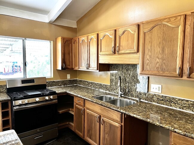 Building Photo - 16-2076-2076 Puhala Dr