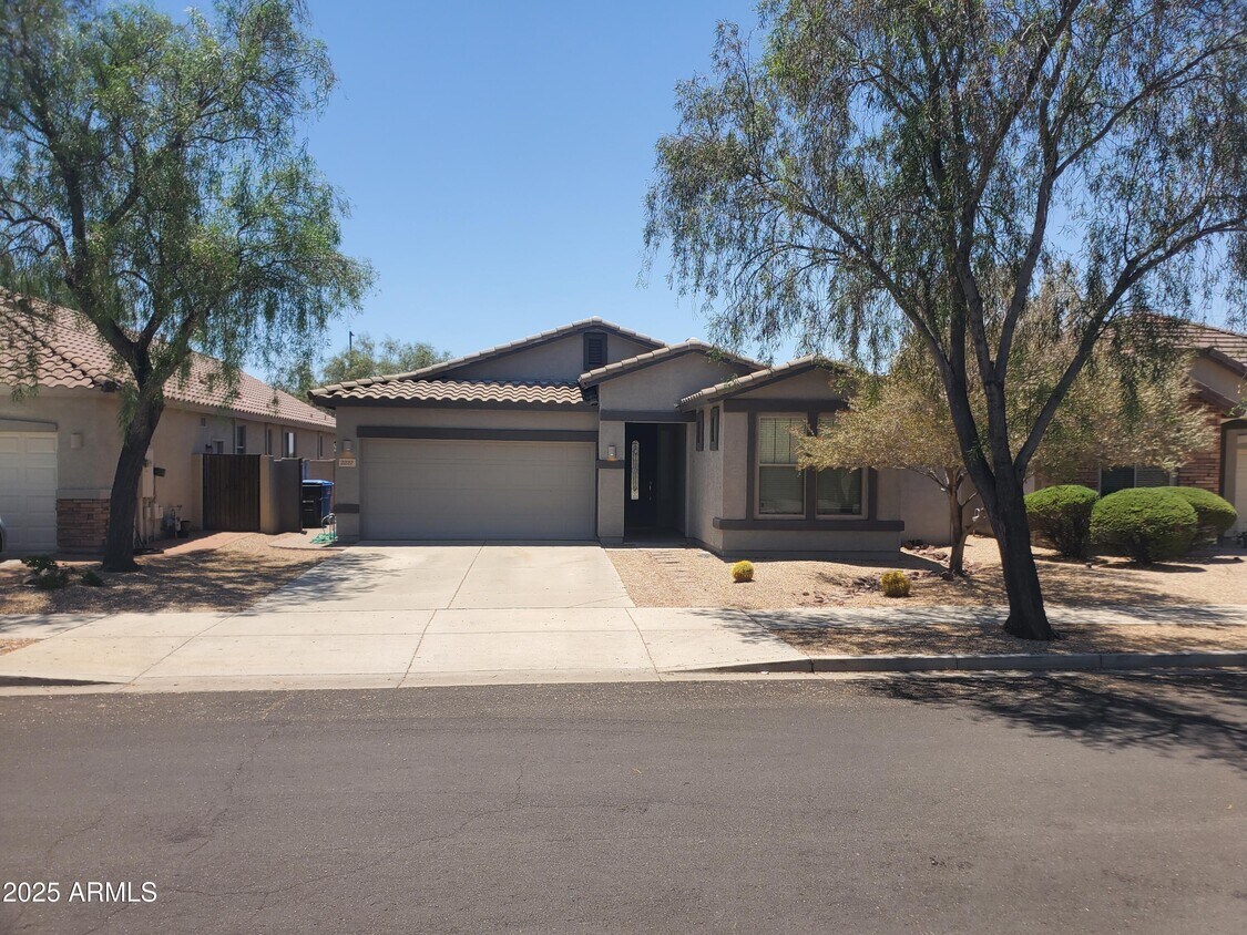 Primary Photo - 2227 W Oyer Ln