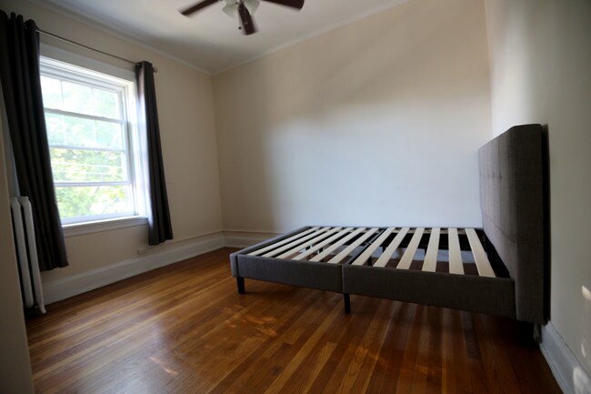 Bed 1 - 2016 Sherman Ave