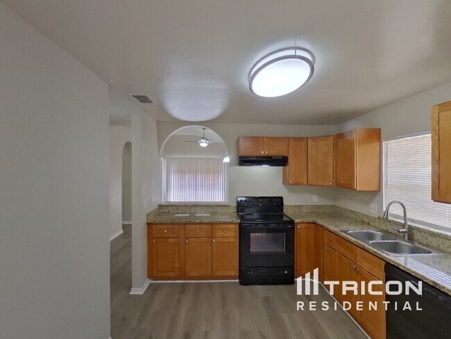 Building Photo - 5490 Friarsway Dr