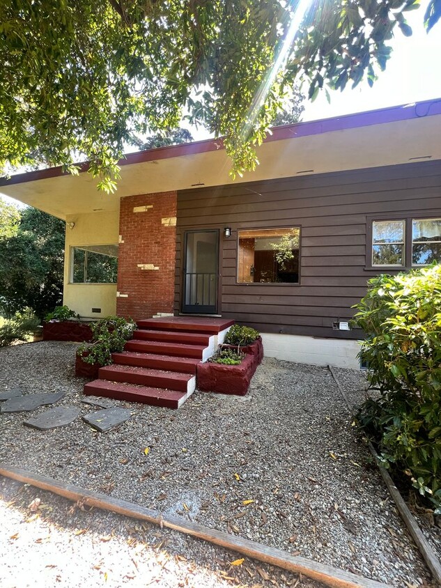 Foto principal - Montecito - 2 Bedroom, 1.5 Bath Home