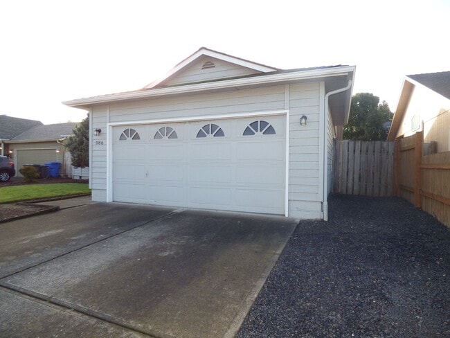 Building Photo - 986 Eastwind Ct N