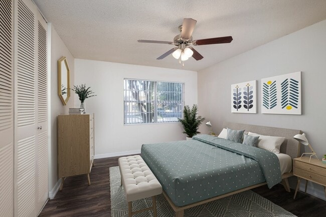 Building Photo - Spanish Trace