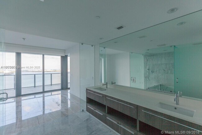 Foto del edificio - 3131 NE 7th Ave
