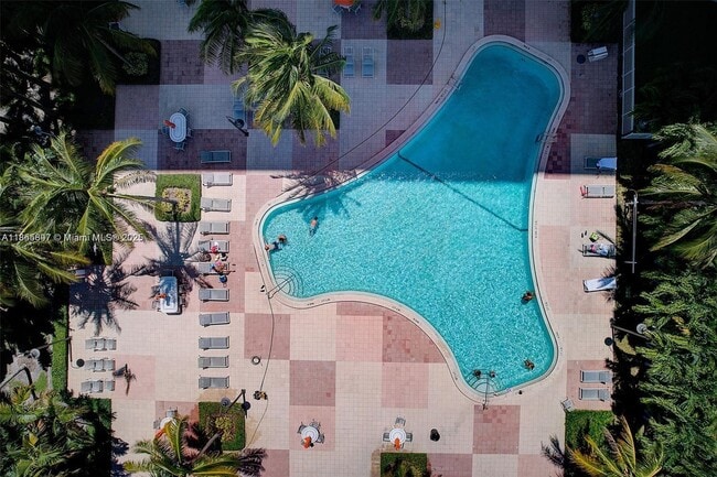 Foto del edificio - 19380 Collins Ave