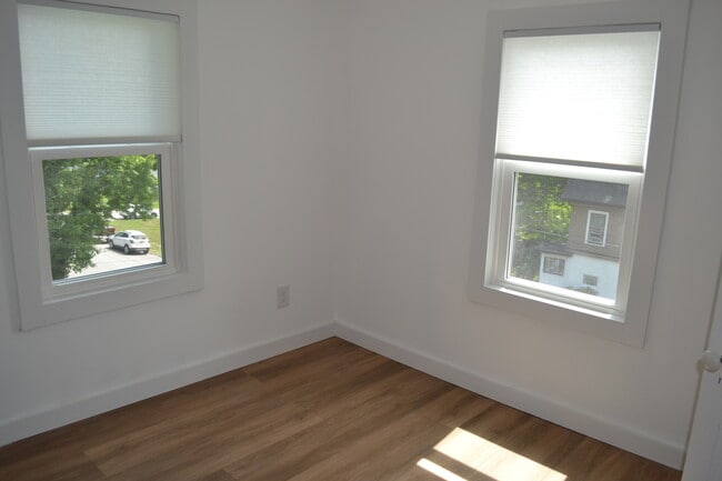 Building Photo - 436 Cornelia St