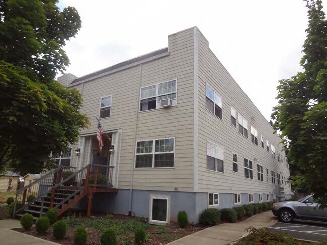 Building Photo - 1200 E 4th St