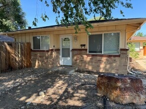 Building Photo - 604 Cowan St