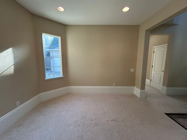 Building Photo - 4113 Piccadilly Ln