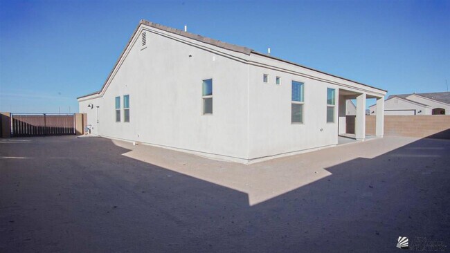 Foto del edificio - 8443 E 34th Pl
