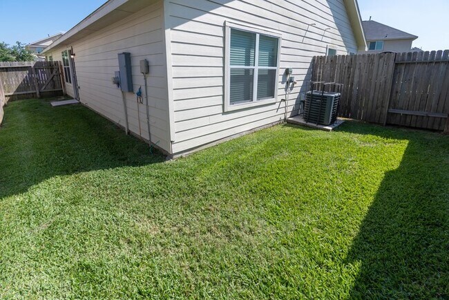 Building Photo - Werrington Park - 2419 Sailors Way Unit B,...