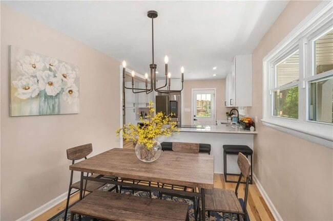 Foto del edificio - 3646 Rock Springs Dr