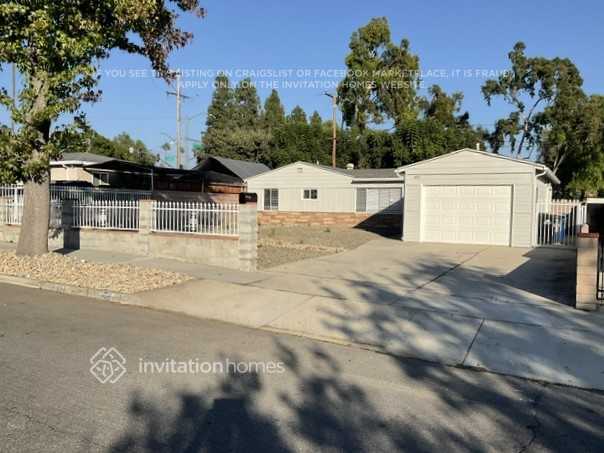 Building Photo - 852 N Parkside Dr