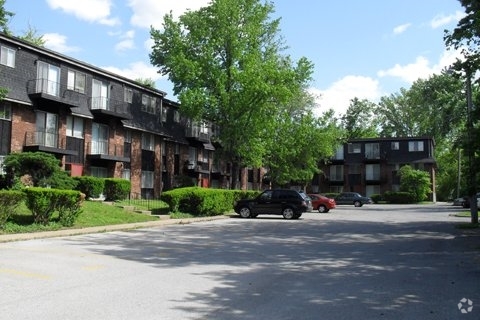 Building Photo - Five Star Realty and Gaslite Apartments