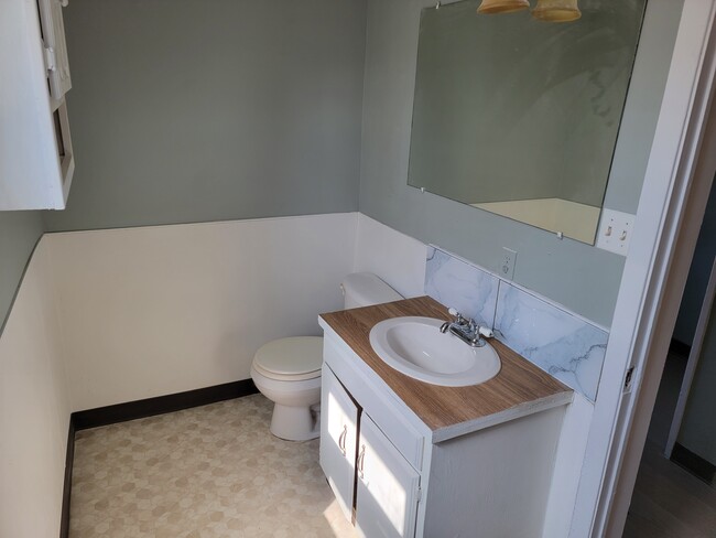 Bathroom - 807 W Carr Ave