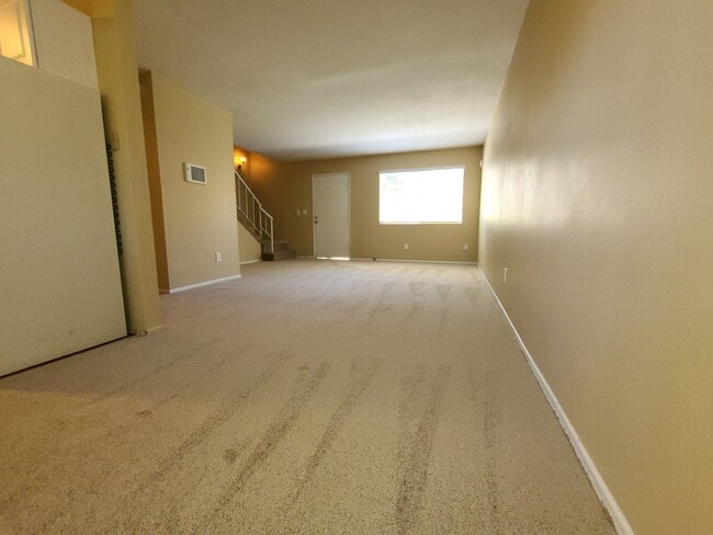 Building Photo - University Woods Townhome