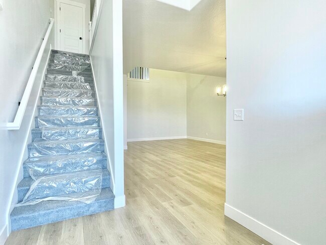 Building Photo - 13951 S Champlin Peak Dr