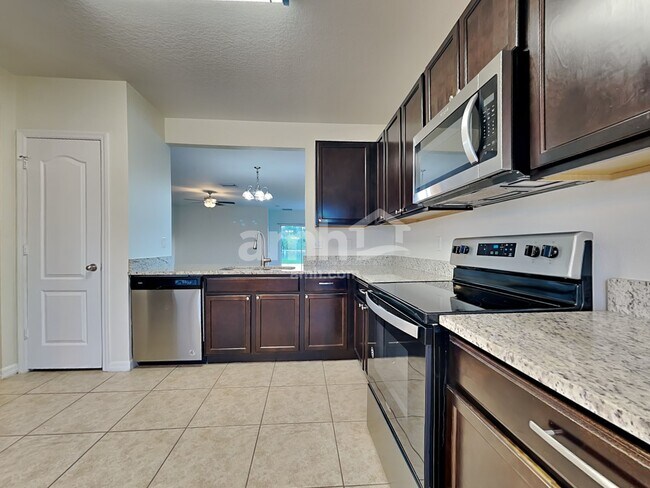 Foto del edificio - 3825 Crystal Dew St