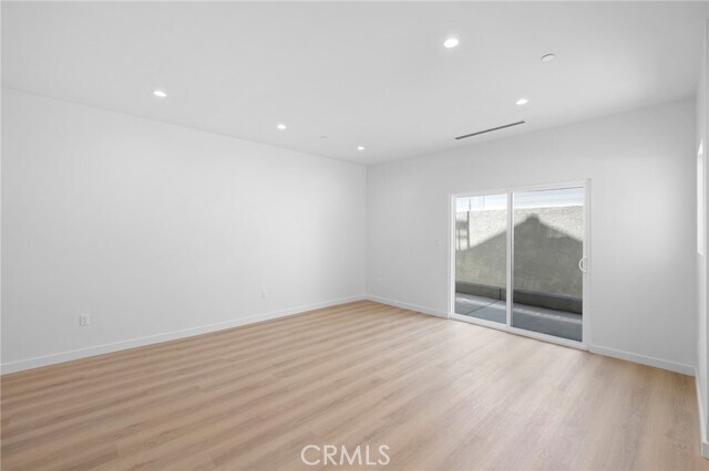 Foto del edificio - 8458 Glencrest Dr