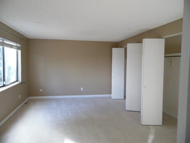 Building Photo - 5944 S Jamaica Way