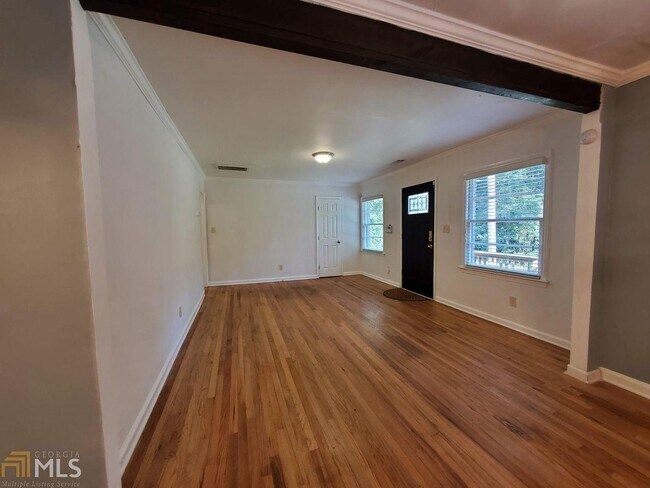 Foto del edificio - 2285 Lullwood Trail