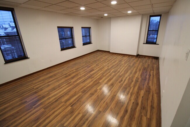 Living Room - 3613 California Ave