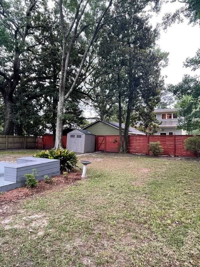 Building Photo - Charming West Ashley Bungalow!!!