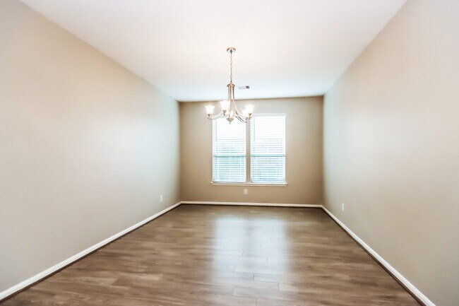 Foto del edificio - 25515 Kensington Lk Dr