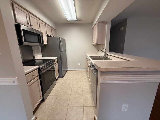 Foto del edificio - 2 bedroom condo in Williamsburg! Available NOW!