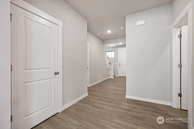 Building Photo - 1233 SW Pendleton Way