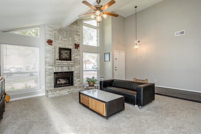 Foto del edificio - 16014 Sweet Fern St